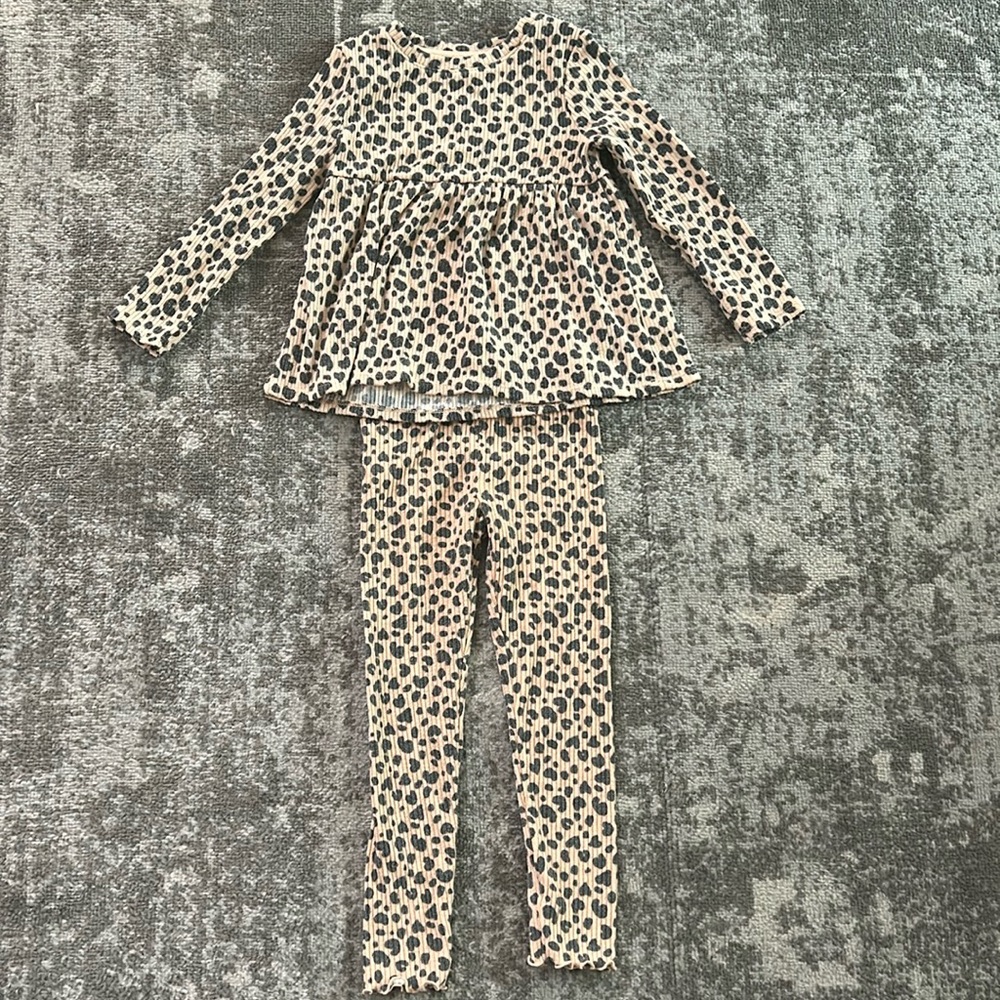 Cat & Jack Cheetah Top and Bottoms Set! Size 4T!